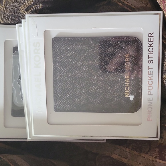 Michael kors monogram leather phone pocket unisex love mine boxed 📦 ♥️ - Picture 1 of 5